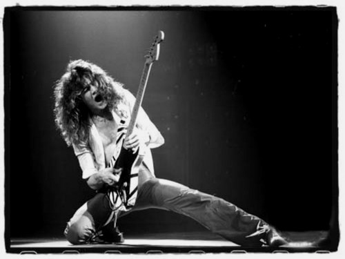 -Eddie-Van-Halen-rock-guitar-legends-32164684-500-375.jpg